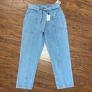 Woman’s Forever 21 jeans new w/tag. Size 31. Light blue